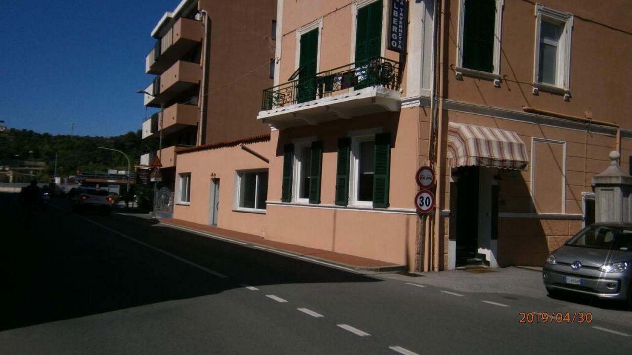Hotel La Tavernetta Варацце Экстерьер фото