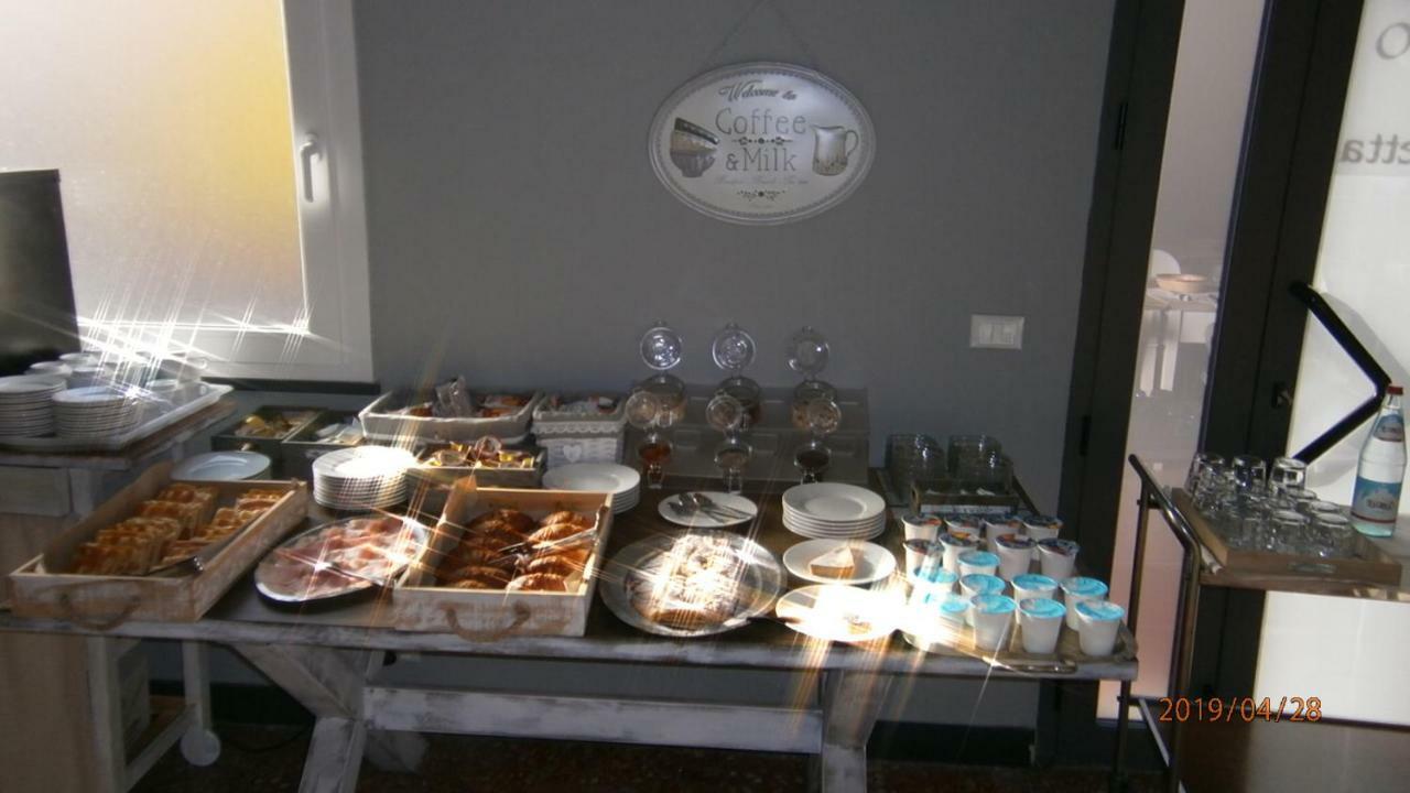 Hotel La Tavernetta Варацце Экстерьер фото